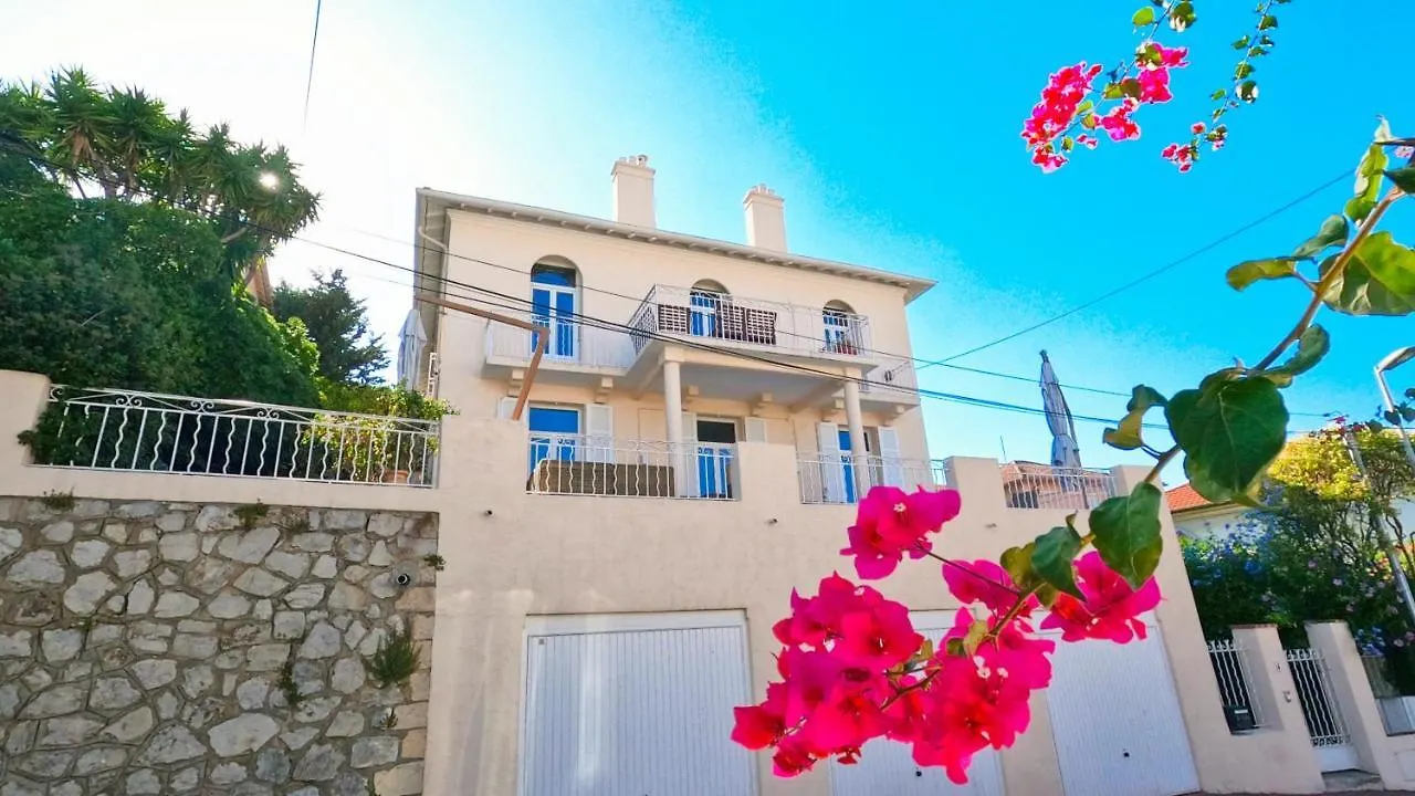 Superbe Maison 6 Ch, 4 Sdb, Terrasses Et Billard contacts